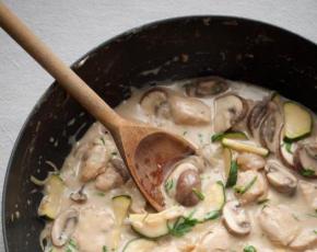 Как приготовить курицу с грибами в сливочном соусе